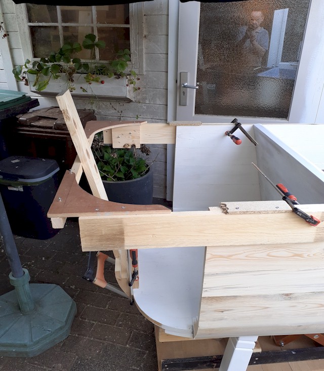 Opbouw achtersteven - vorm bepalen van Santas nieuwe slee Opbouw achtersteven - vorm bepalen