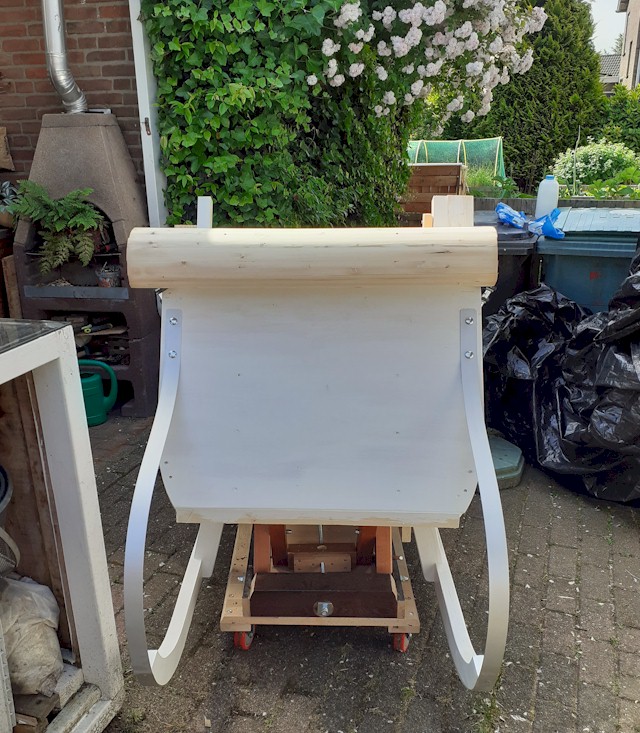 Montage krul op de boeg van de slee